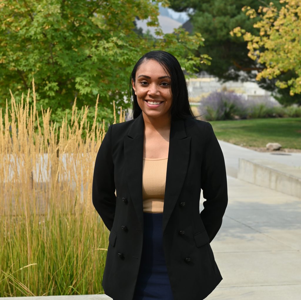 Genesis Meaderds, EOU Admissions Director